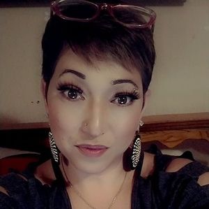 Meet your Posher, Crystal